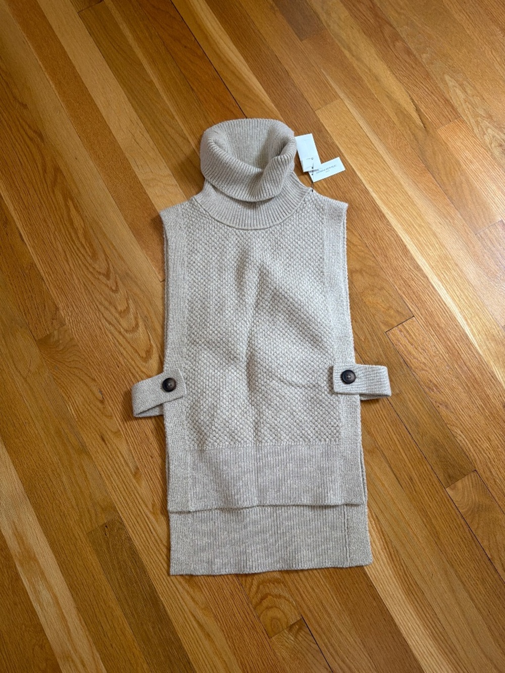 Banana republic women’s sleeveless turtleneck sweater